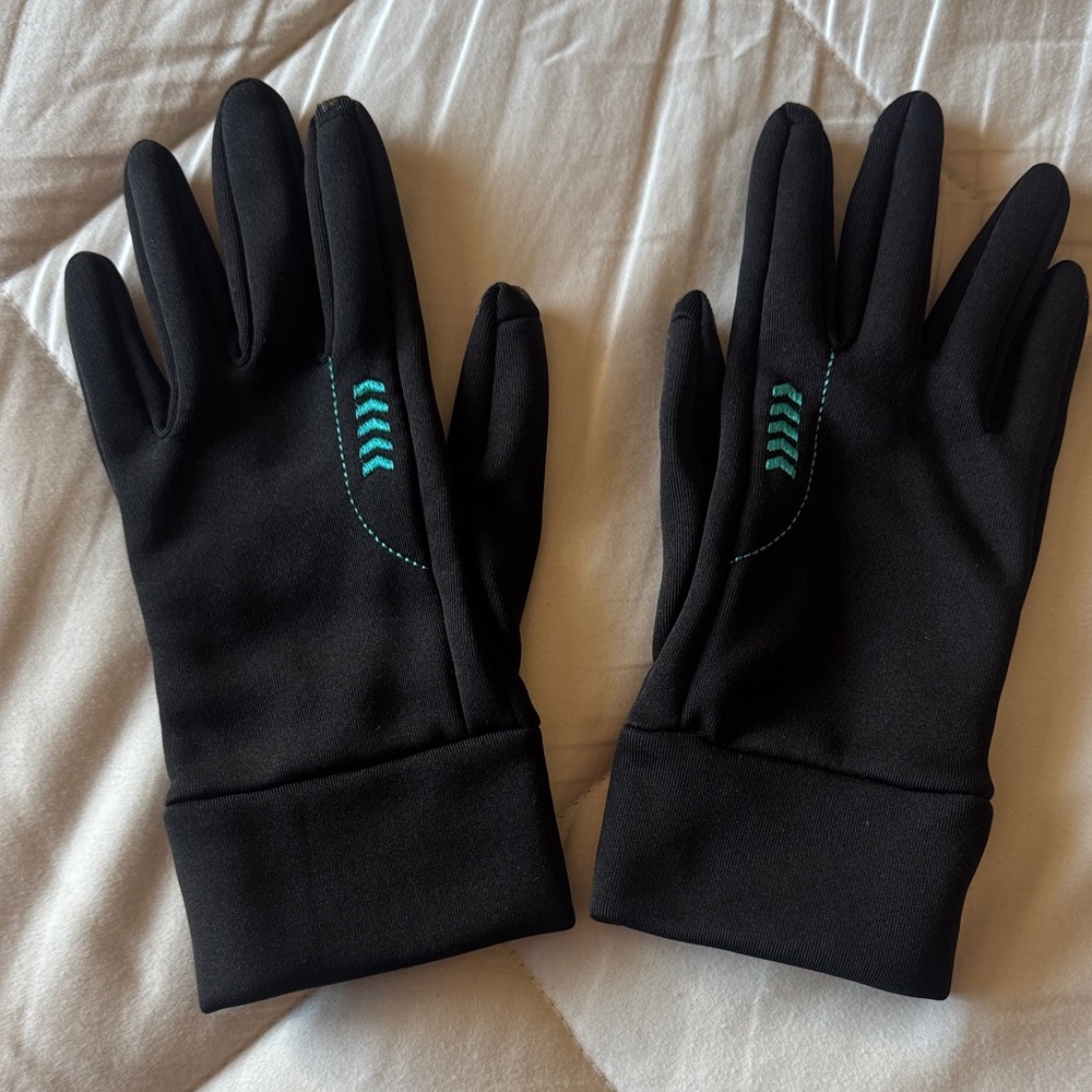 Like new black Thinsulate fleece-lined gloves
